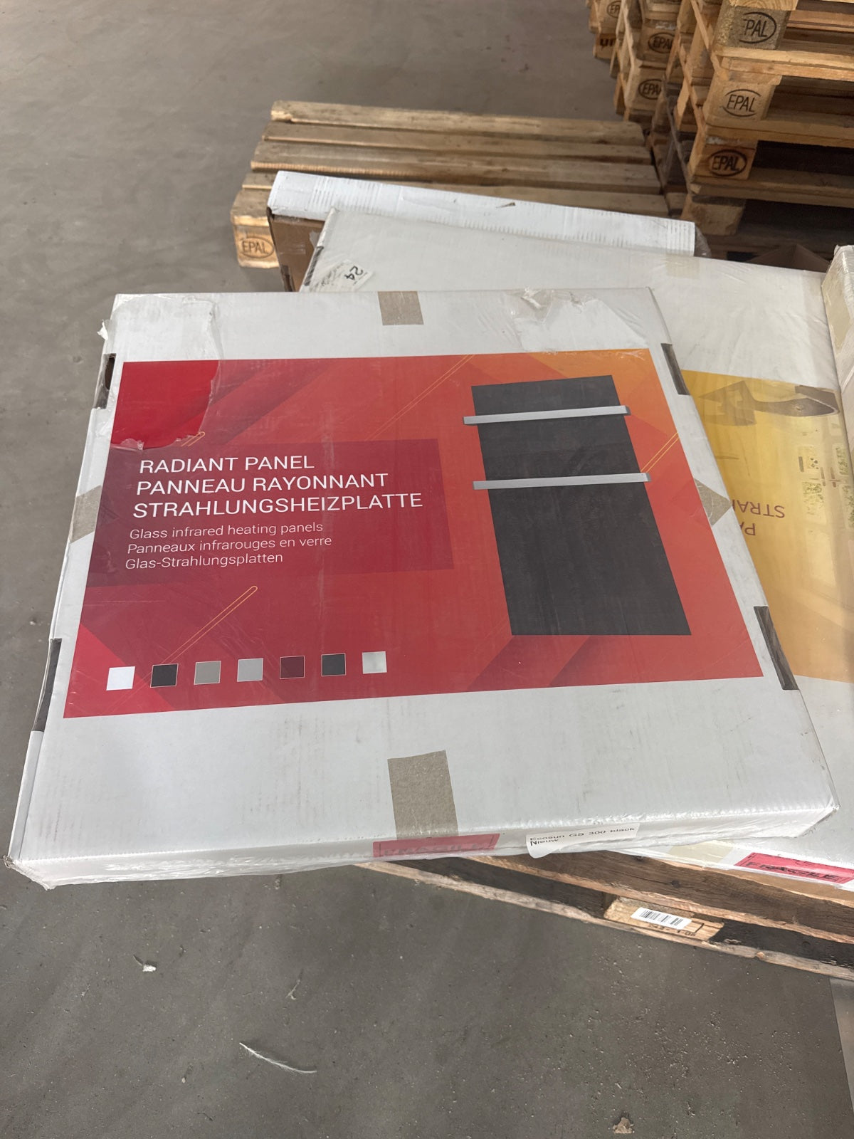 Tweedekans - Ecosun GS-Serie infraroodpanelen wit of zwart wand of plafond - Afmetingen: 60 x 60 cm 300Watt, Afwerking: Zwart glas, Towel Rail: Zonder towel rail en toebehoren (alleen het paneel)