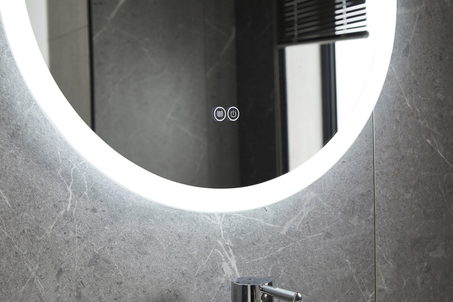 Specchio rotondo da 60 cm senza cornice con illuminazione LED integrata e rivestimento anticondensa